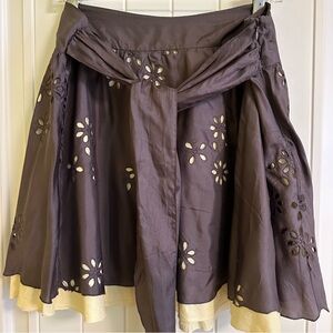 Exclusive Designer Tara Jarmon silk short, full gray & yellow skirt